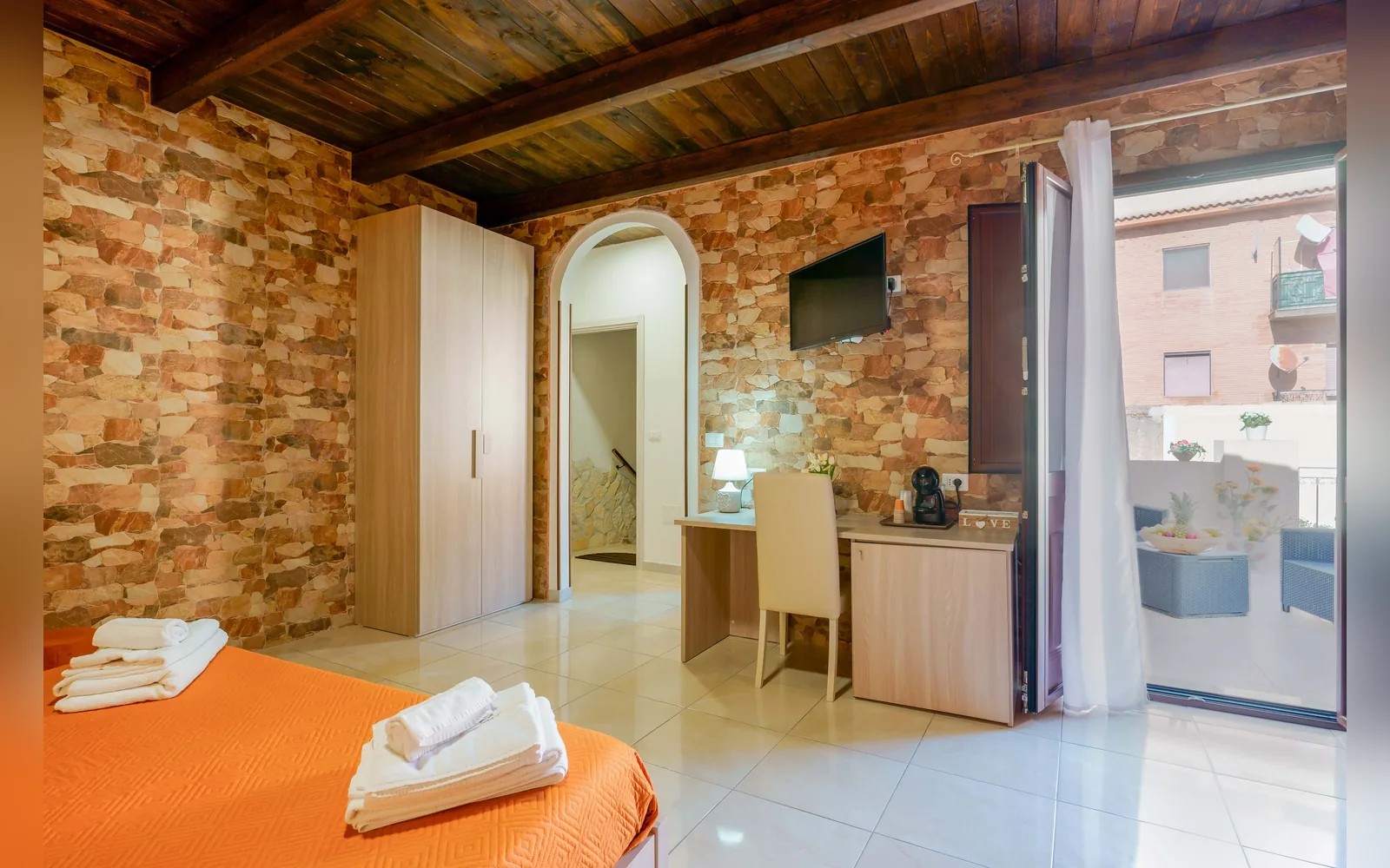 Camera con bagno privato — Domos La Corte Ghibellina, Sud Sardegna (Sardegna) (foto 22)